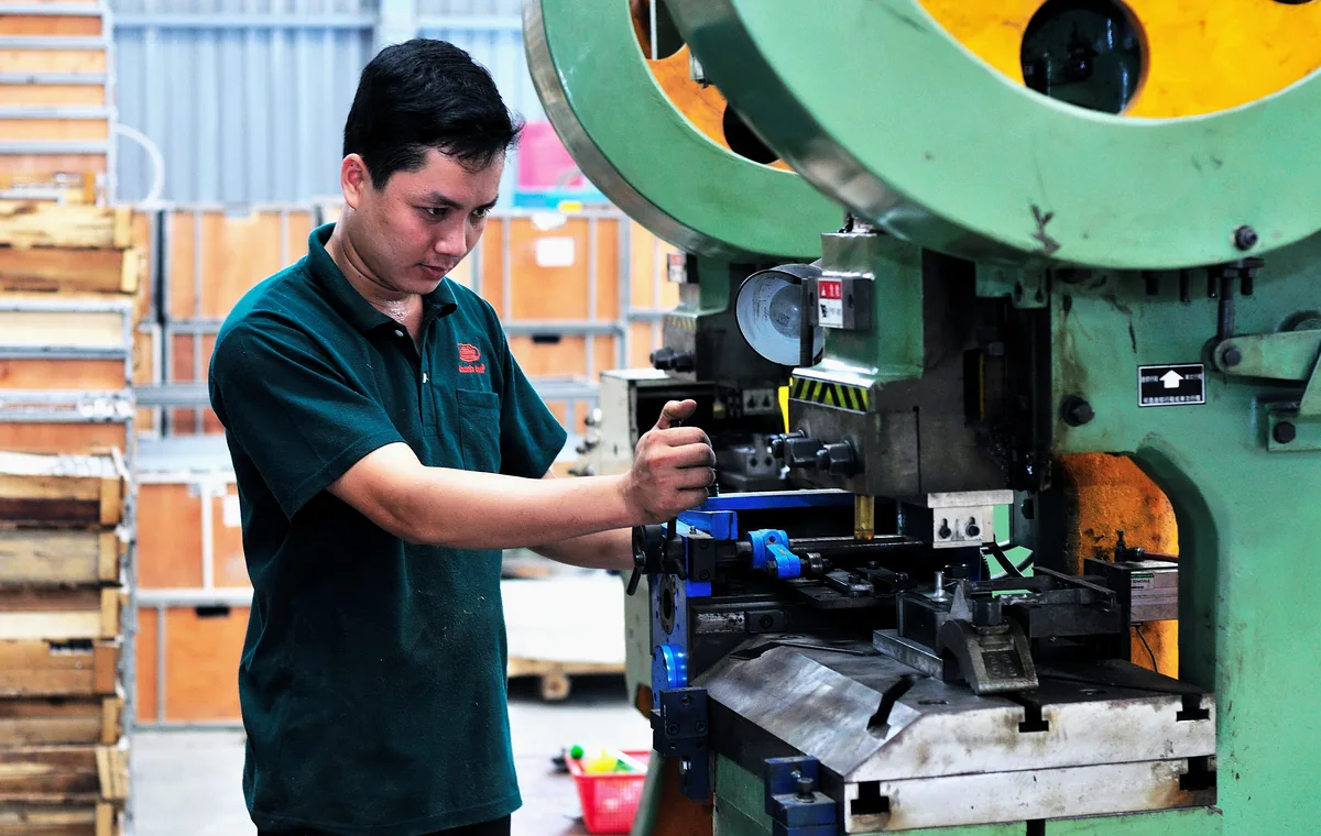 Service, machinery & packaging materials in production