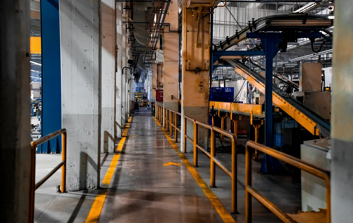 Conveying, automation & complete lines in production